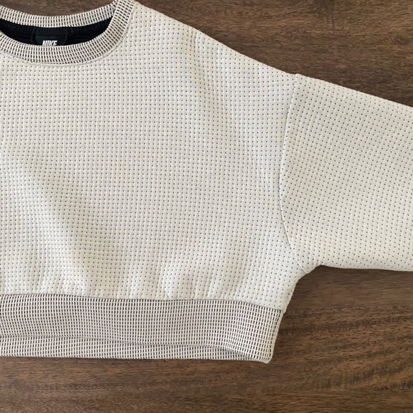 Nike Cropped Sweatshirt in Medium - Picture 4 of 6